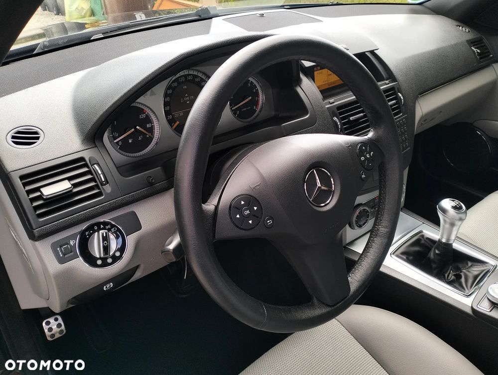 Mercedes-Benz Klasa C 180 Kompressor Avantgarde - 32