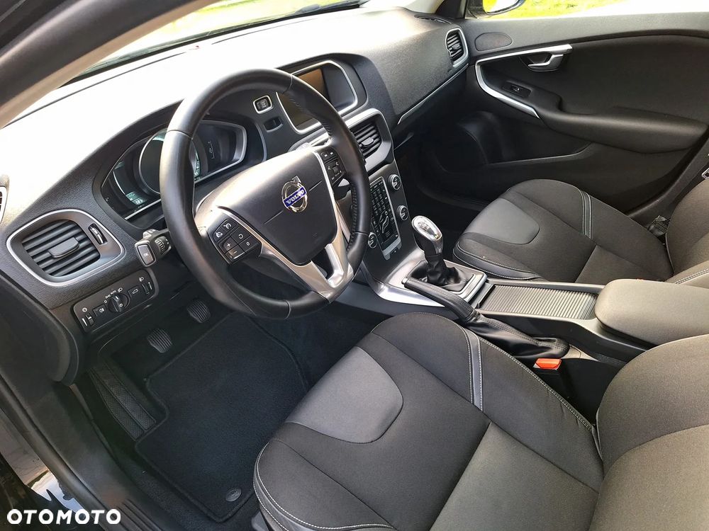 Volvo V40 D2 Momentum - 17