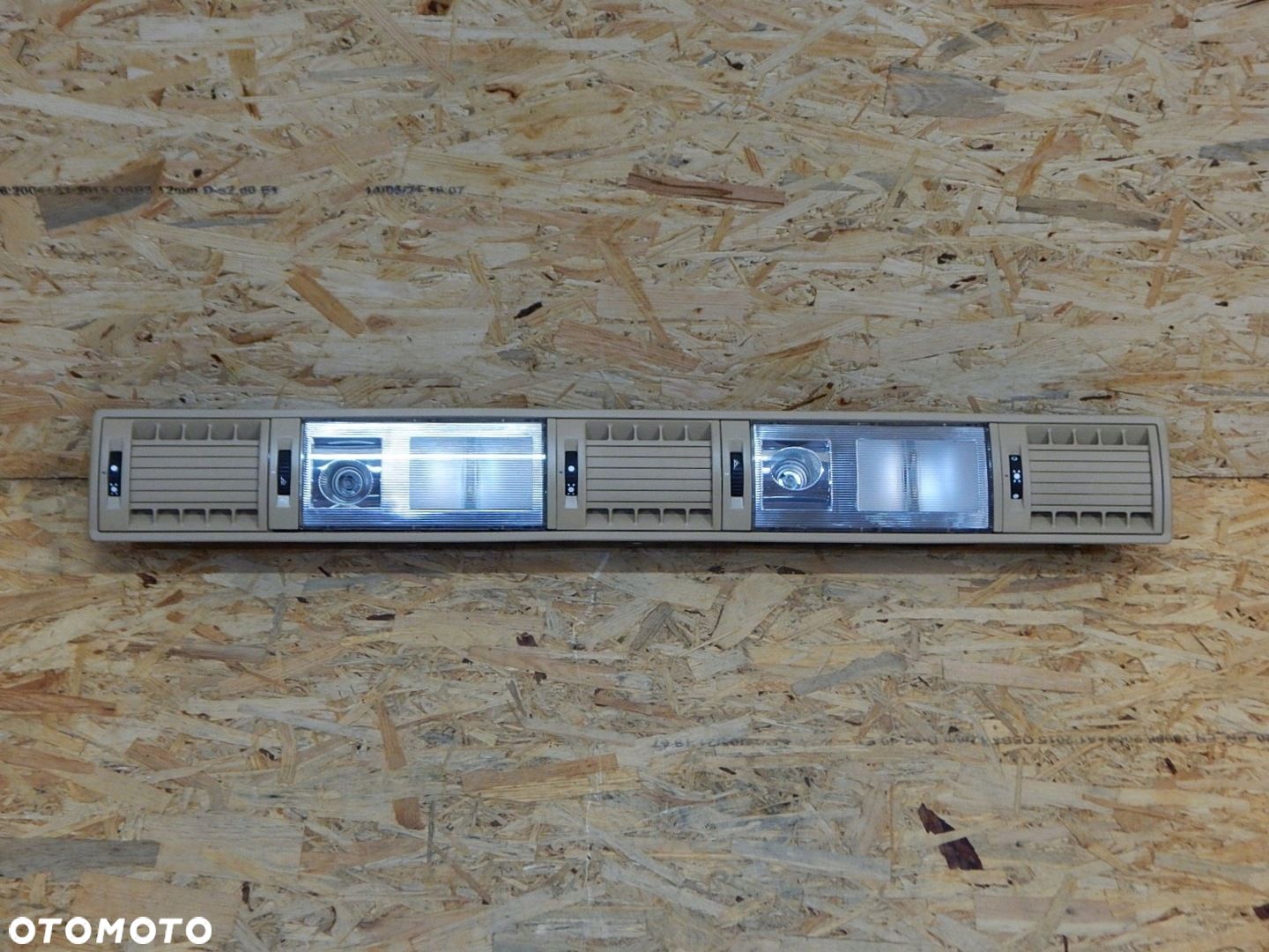 VW T5 MULTIVAN kratka nawiewu mocowanie lampka podsufitki listwa BANAN - 1