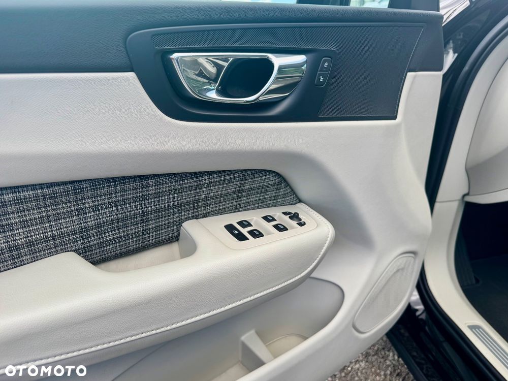 Volvo XC 60 D4 AWD Geartronic Momentum - 22