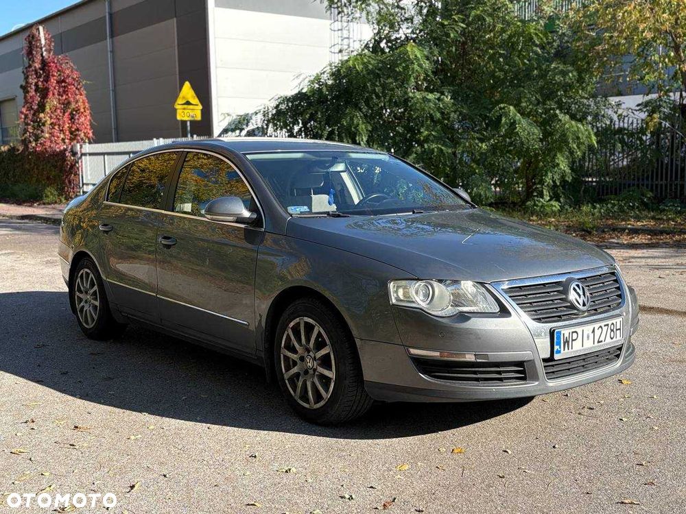 Volkswagen Passat - 1