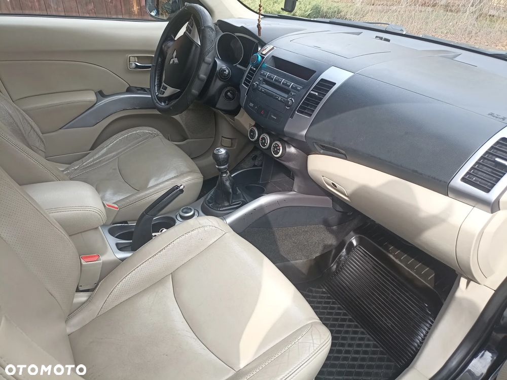 Mitsubishi Outlander - 7