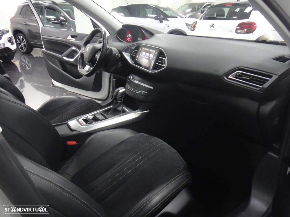 Peugeot 308 1.2 PureTech Allure EAT6 - 19