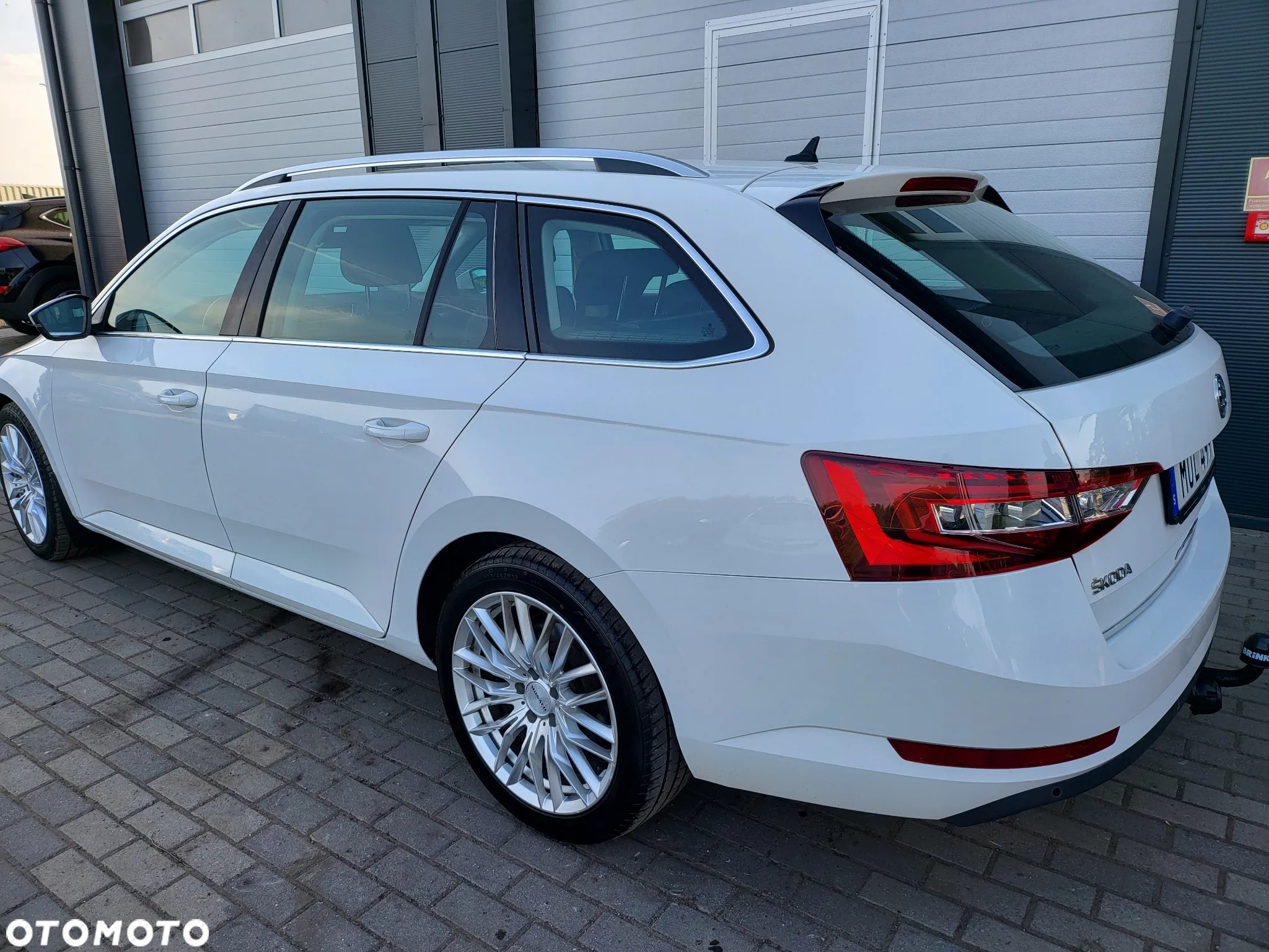Skoda Superb Combi 2.0 TDI DSG Ambition - 13