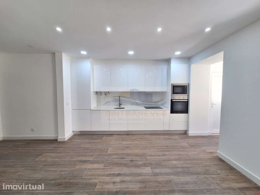 Apartamento T2 com logradouro na Venda Nova. Prédio e fracções remo... - Grande imagem: 5/32