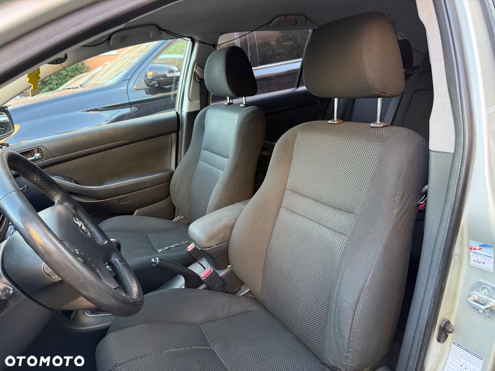 Toyota Avensis 1.8 VVT-i Sol - 20