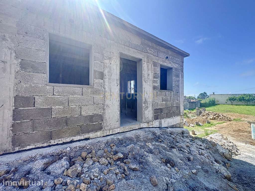 Moradia em Remodelação com Cave e Garagem – Lomba da Maia - Grande imagem: 4/23