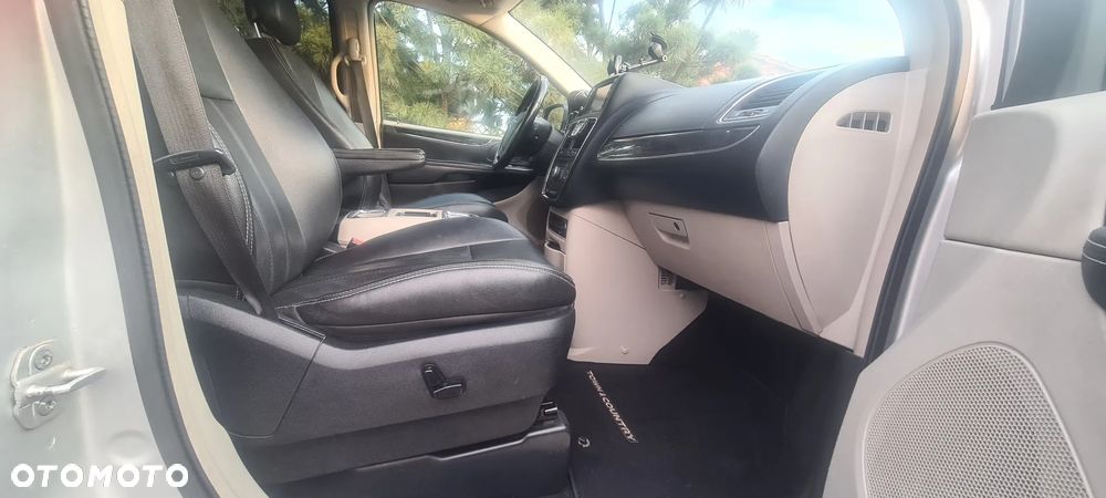 Chrysler Town & Country 3.6 Touring - 18