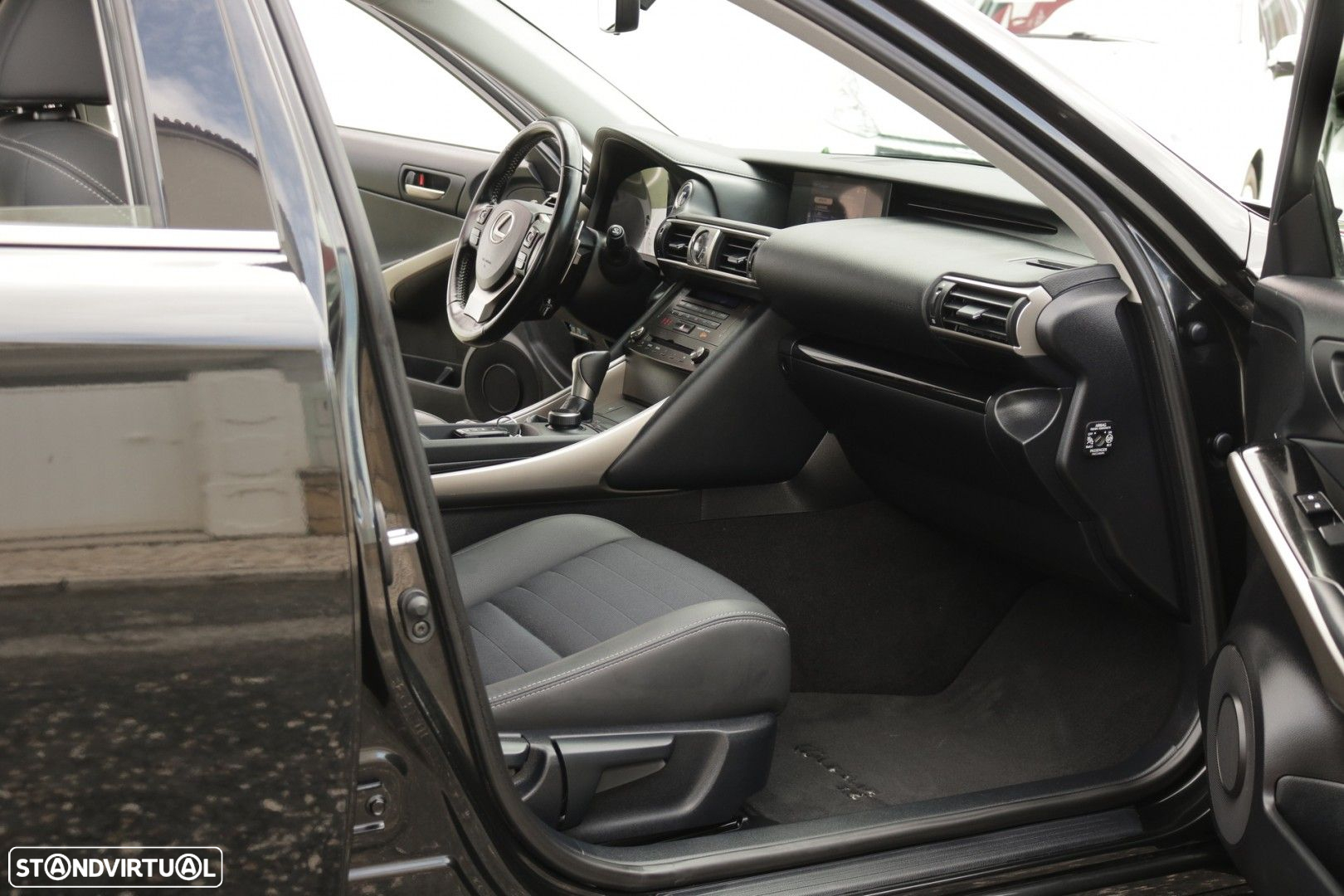 Lexus IS 300H Executive - 22
