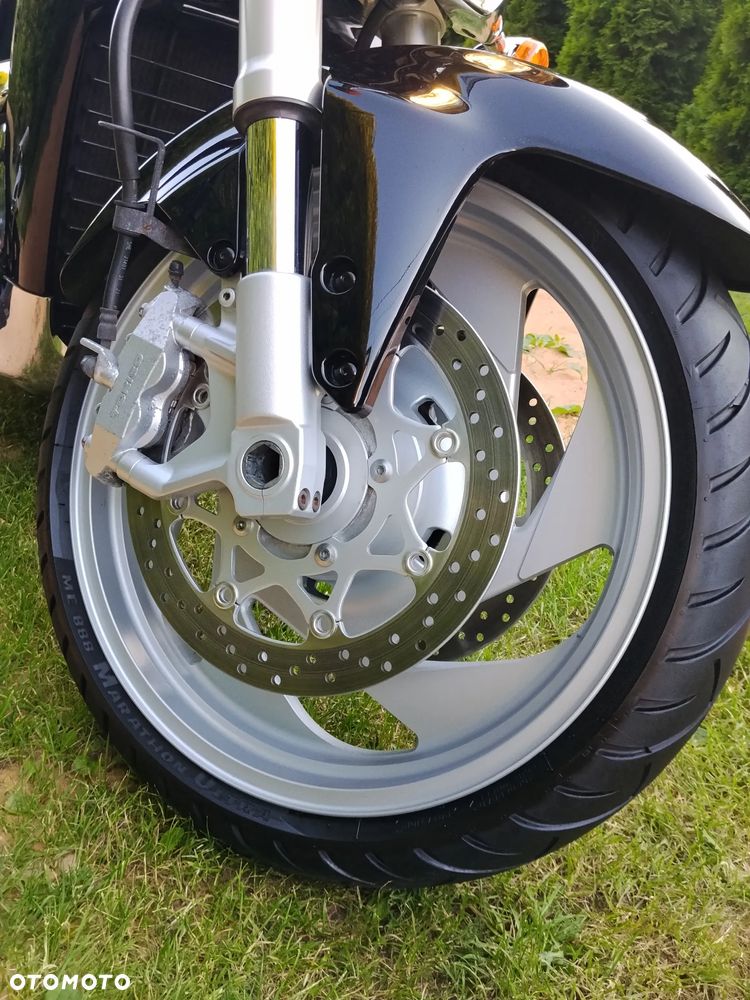 Suzuki Intruder - 14