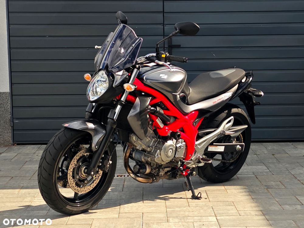 Suzuki Gladius - 2