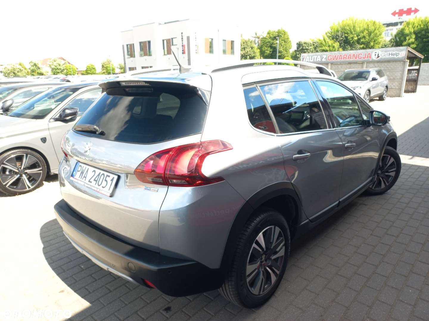 Peugeot 2008 - 8