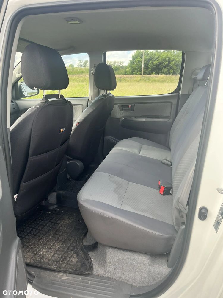 Toyota Hilux 2.5 D-4D DLX - 17