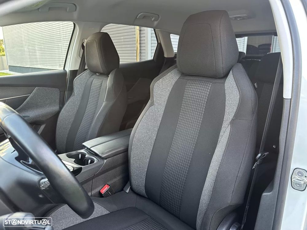 Peugeot 3008 1.2 PureTech Allure - 45