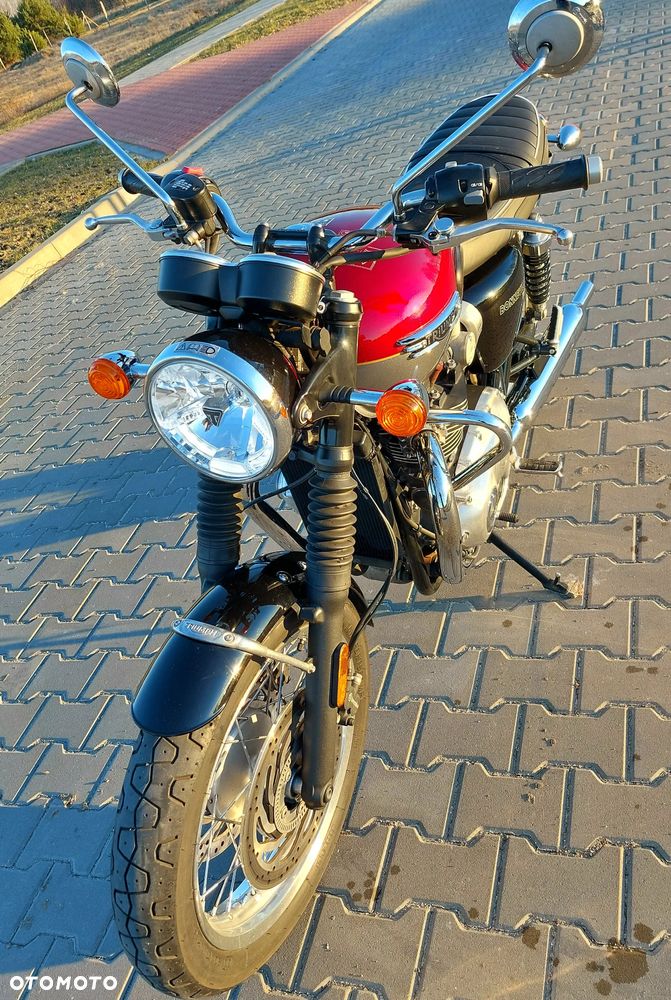 Triumph Bonneville - 32