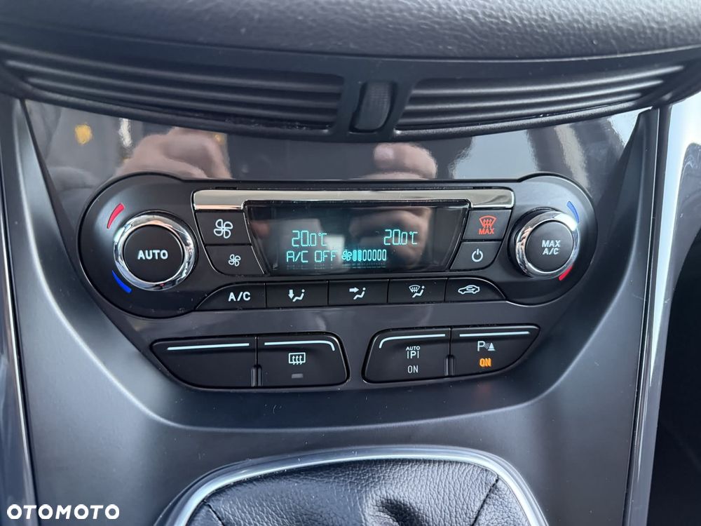 Ford Kuga 2.0 TDCi 2x4 Titanium - 30