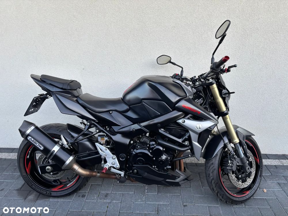 Suzuki GSR - 7