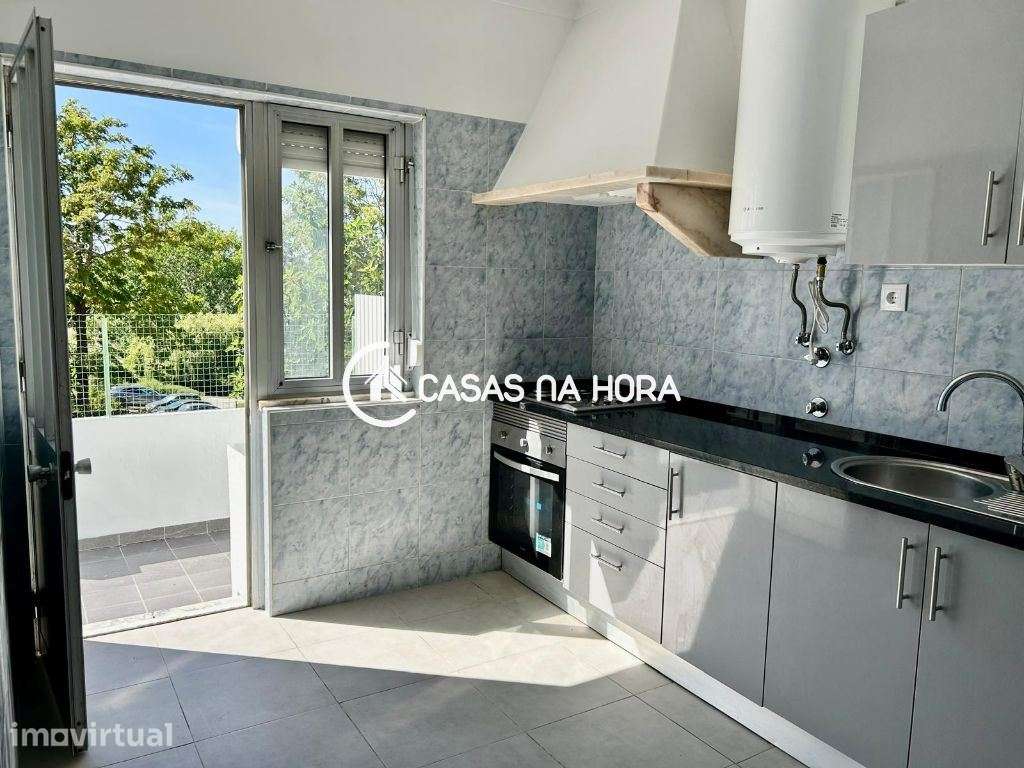 Moradia em banda, recuperada, para arrendamento, Almada - Charneca ... - Grande imagem: 2/17