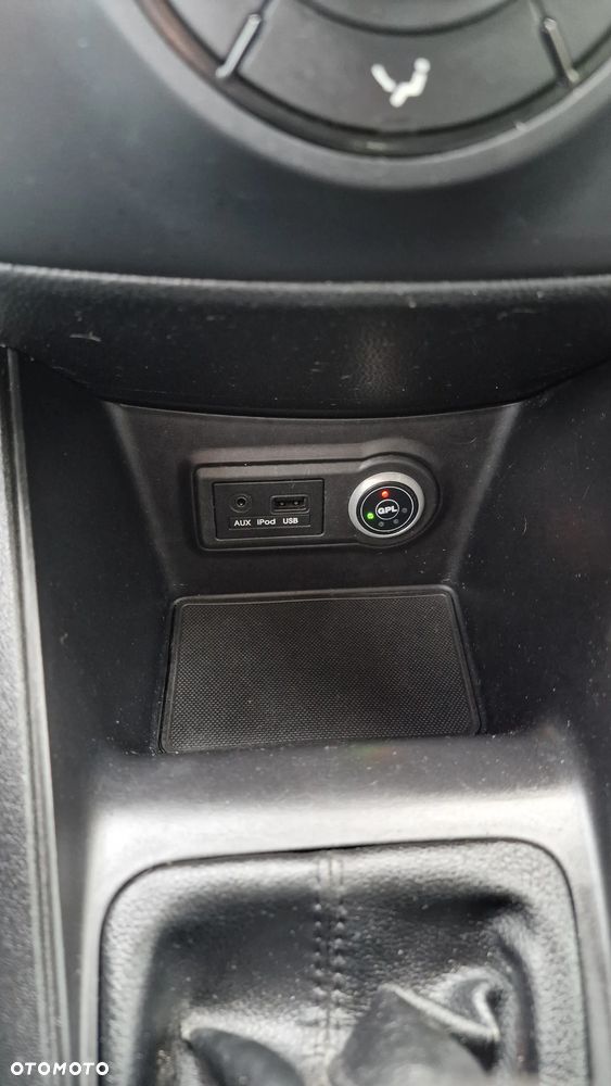 Kia Venga - 8