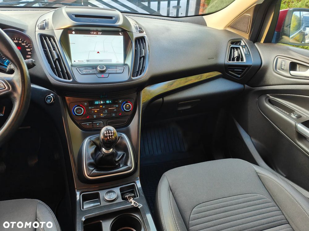 Ford Kuga 1.5 EcoBoost 2x4 Titanium - 6