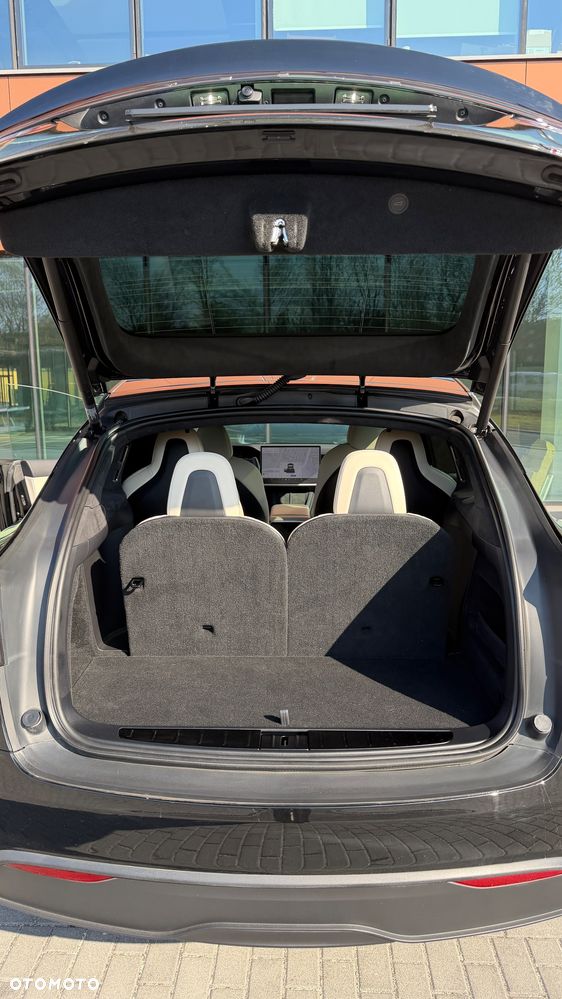Tesla Model X - 17