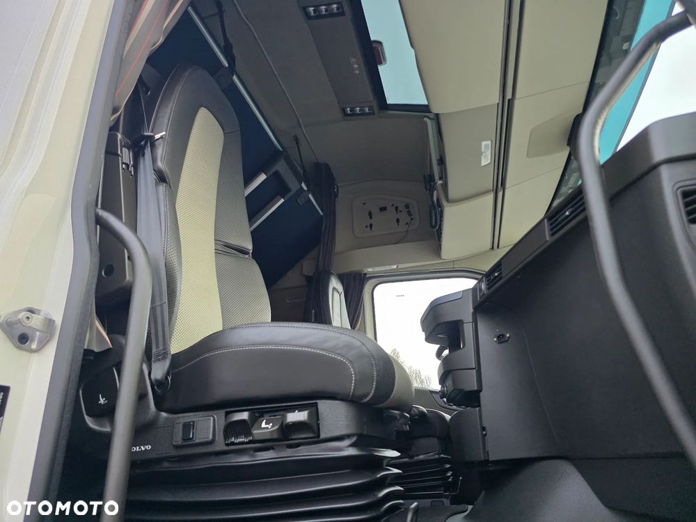 Volvo FH500/EURO6/ADR/FULL LED/ZŁOTY KONTAKT/SPROWADZONE Z NIEMIEC - 24