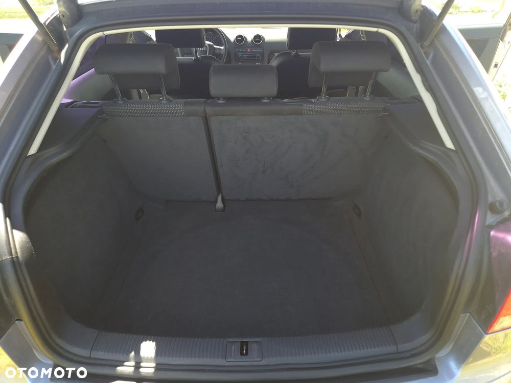 Audi A3 3-drzwiowe 1.6 FSI Ambiente - 6