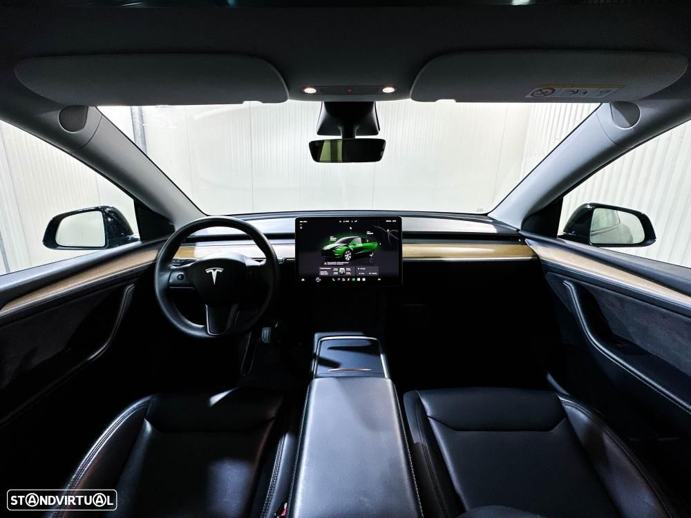 Tesla Model Y Long Range Dual Motor AWD - 11