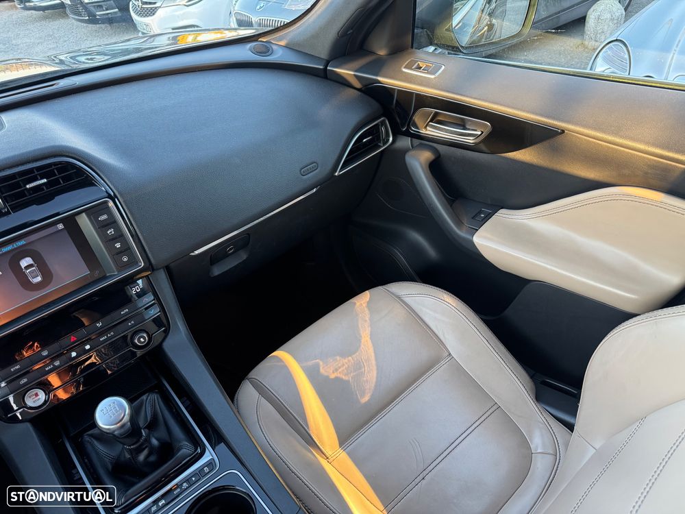 Jaguar F-Pace 2.0 i4D Prestige AWD - 16