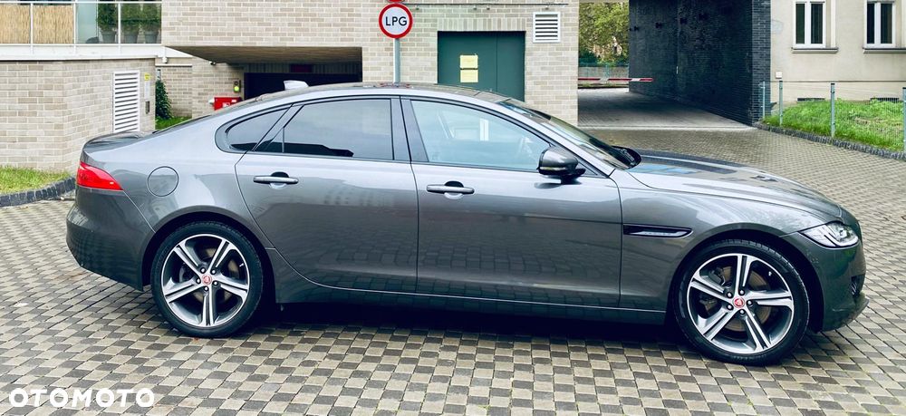 Jaguar XF 2.0 i4D AWD Prestige - 9