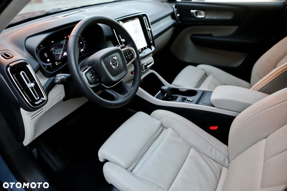 Volvo XC 40 B4 B AWD DKG Ultimate Bright - 17