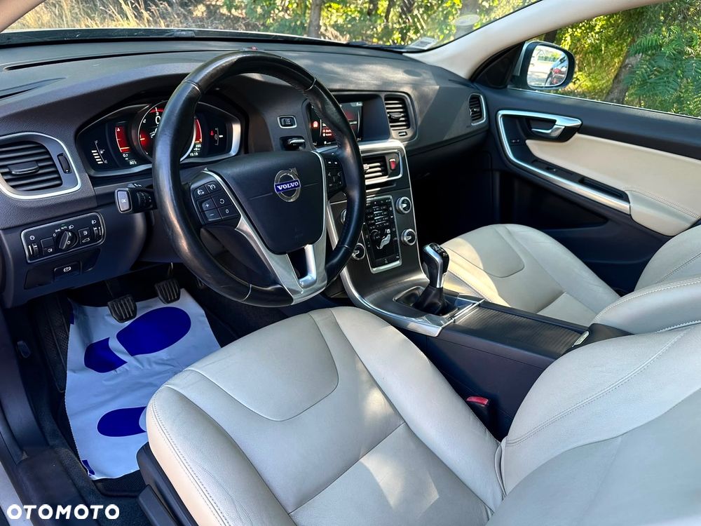 Volvo V60 D4 Momentum - 9