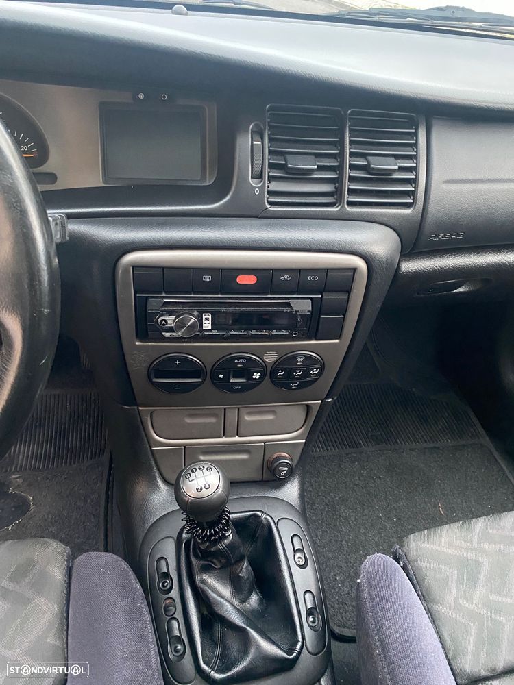 Opel Vectra 1.6i - 9