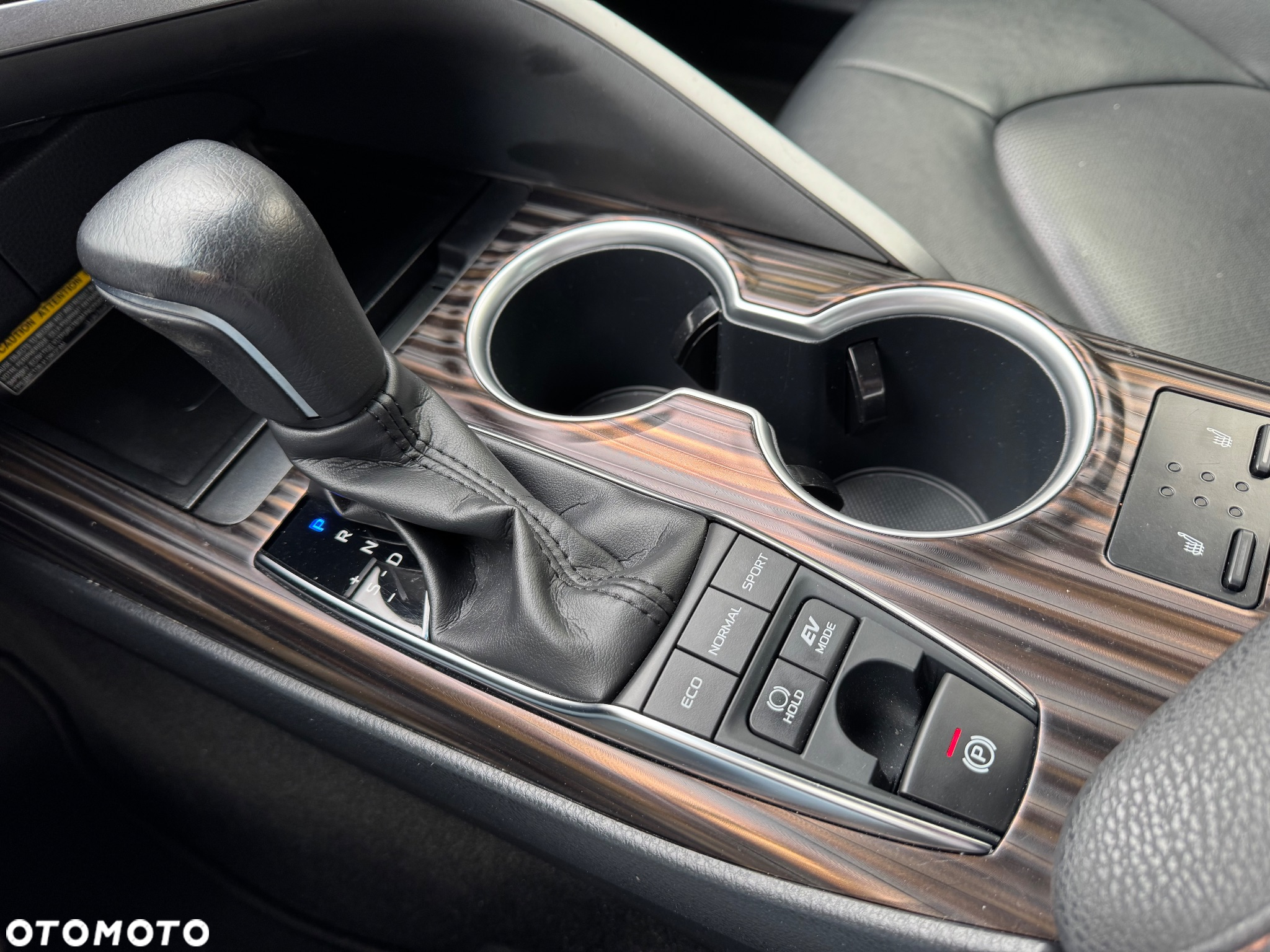 Toyota Camry 2.5 Hybrid Executive CVT - 14