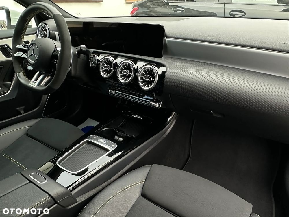 Mercedes-Benz Klasa A 45 S AMG 4-Matic 8G-DCT - 29