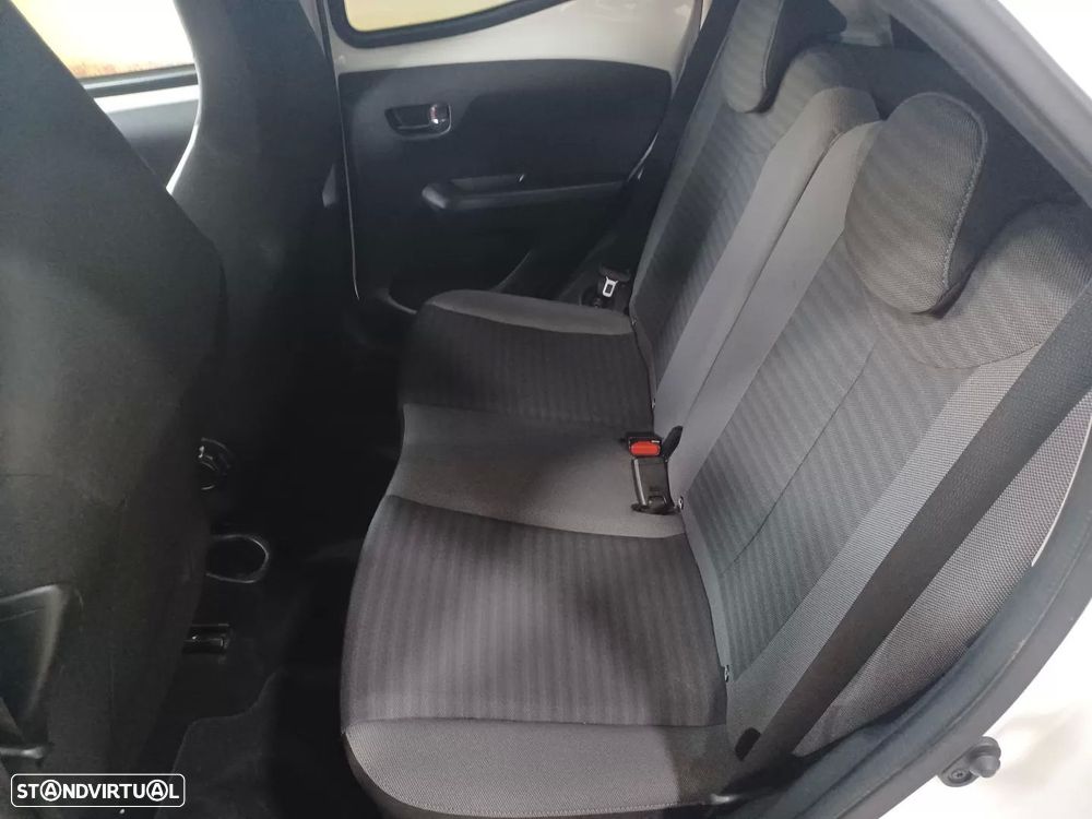 Toyota Aygo 1.0 X-Clusiv - 24