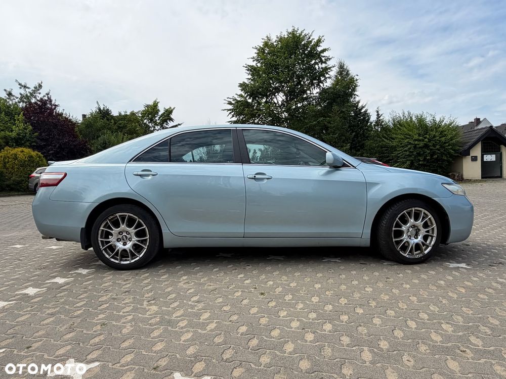 Toyota Camry - 10