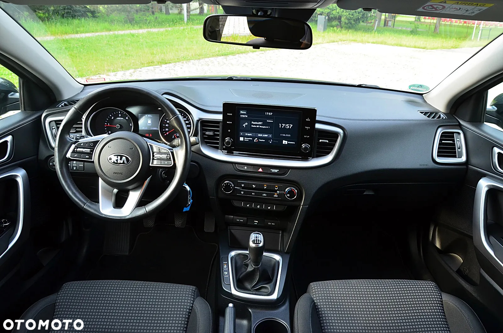 Kia Ceed - 34
