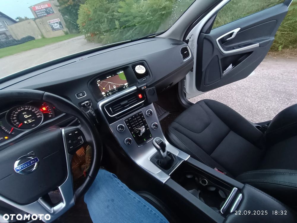 Volvo V60 Cross Country - 25