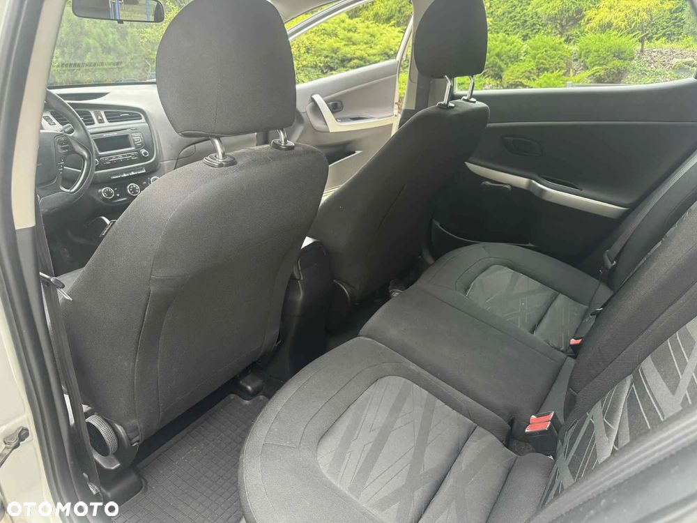 Kia Ceed - 11