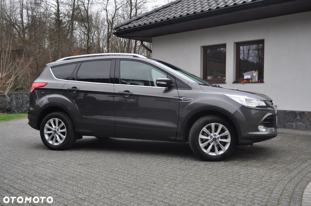 Ford Kuga 2.0 TDCi 2x4 Titanium - 4