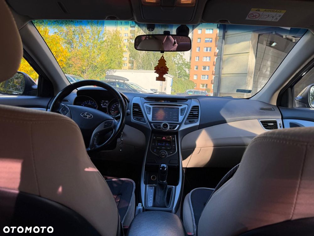 Hyundai Elantra 1.6 Comfort - 14