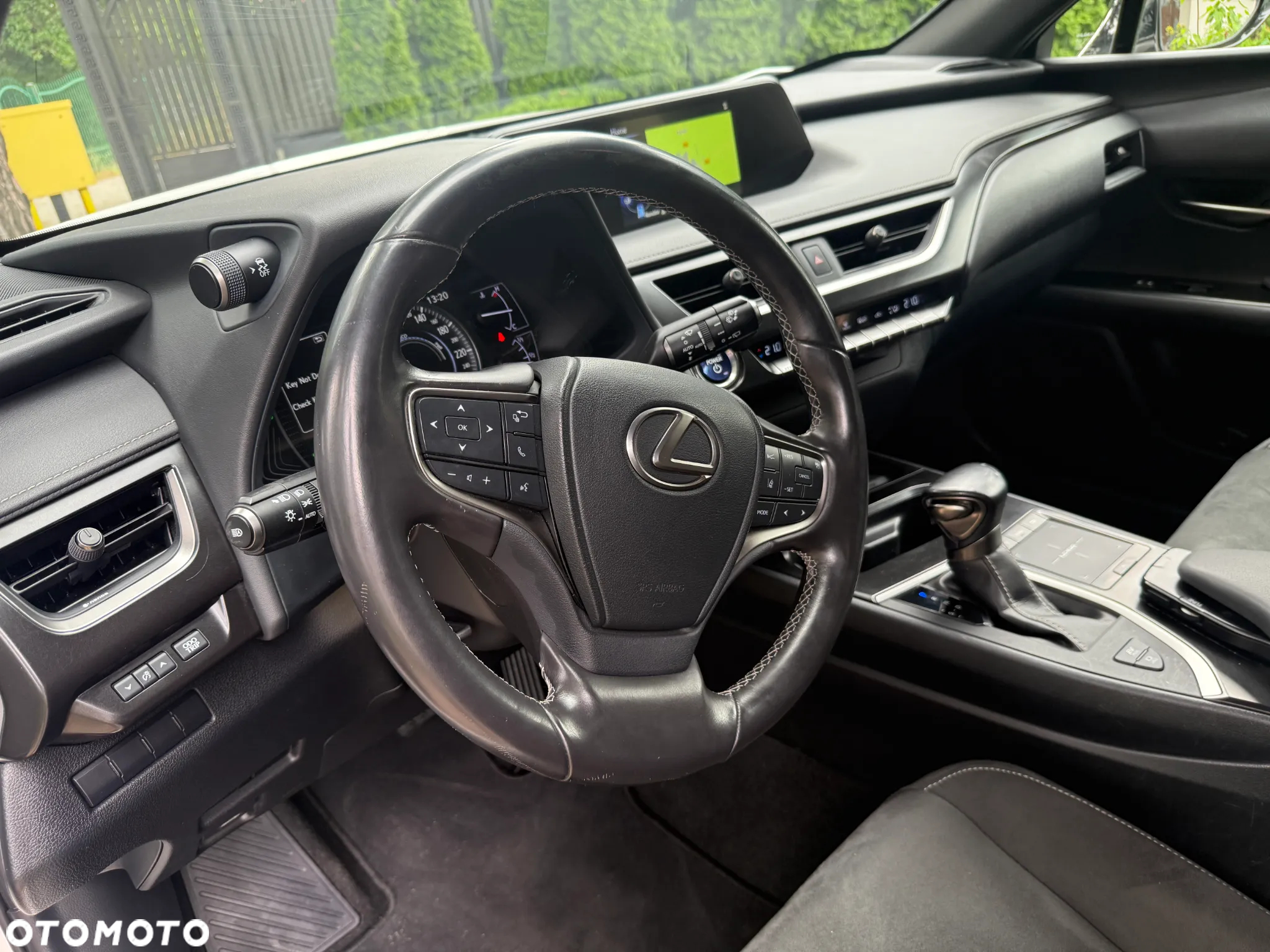 Lexus UX 250h (E-FOUR) Executive Line - 14