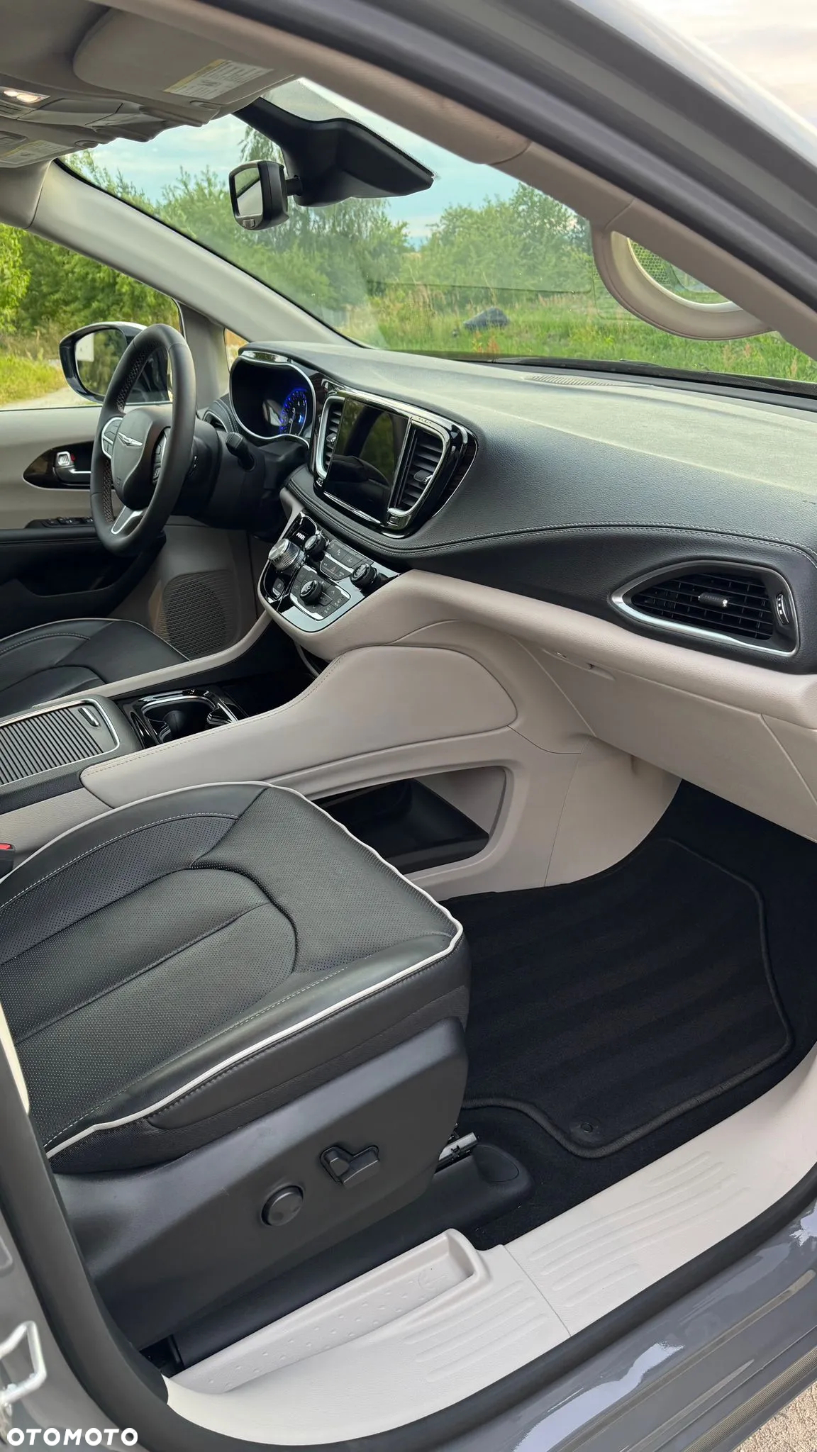 Chrysler Pacifica - 20