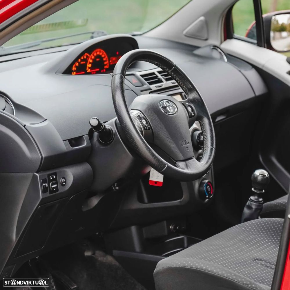 Toyota Yaris - 10