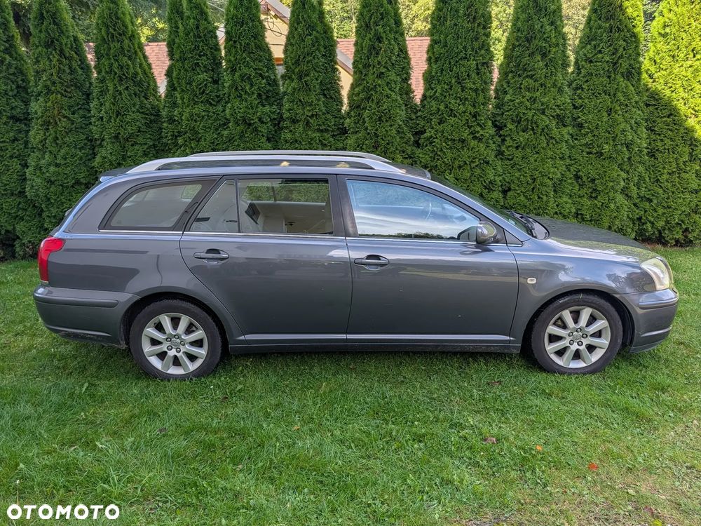 Toyota Avensis - 9