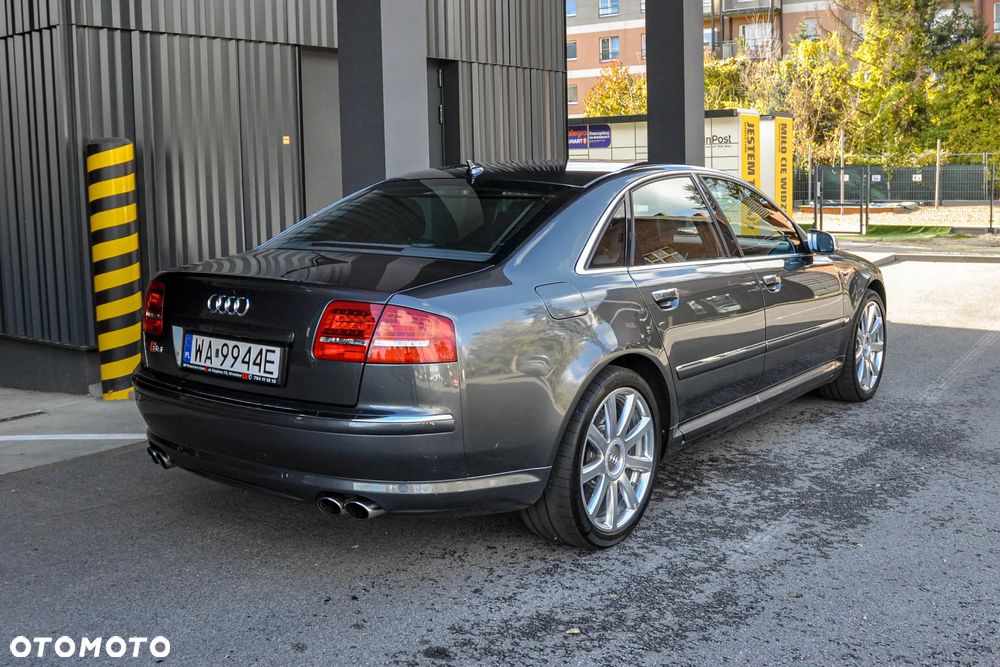 Audi S8 - 4