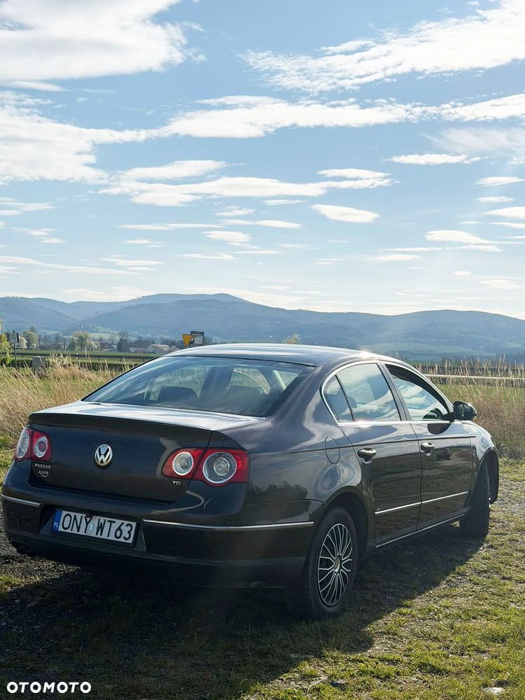Volkswagen Passat 1.9 TDI Comfortline - 2