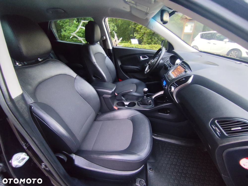 Hyundai ix35 1.7 CRDi 2WD blue Finale Gold - 18
