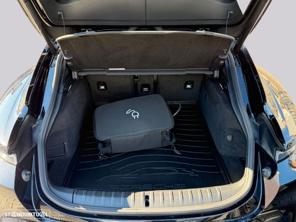 Porsche Taycan Sport Turismo - 16